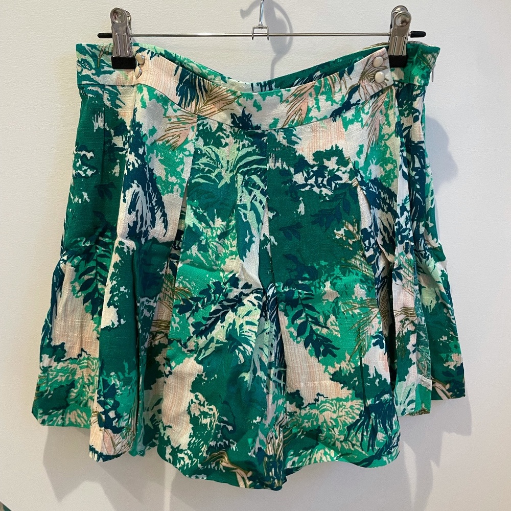 Green tropical print shorts (faux skirt front)